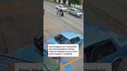 Homem salva crian&ccedil;a a poucos segundos de ser atropelada em avenida movimentada no M&eacute;xico #shorts