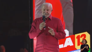 'Brasil n&atilde;o comporta pol&iacute;tico vira-lata que fica de quatro para os EUA', diz Lula sobre Eduardo e Fl&aacute;vio Bolsonaro