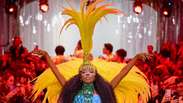Thelminha fala sobre Carnaval e moda recicl&aacute;vel ap&oacute;s desfile em SP; confira