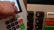 Urna eletr&ocirc;nica &eacute; substitu&iacute;da ap&oacute;s tecla '3' ser supostamente danificada com cola