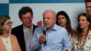 Lula diz que sociedade precisa ficar &lsquo;atenta&rsquo; sobre cortes de Fl&aacute;vio Bolsonaro: &lsquo;Tirar do pobre&rsquo;