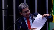 Randolfe Rodrigues questiona aus&ecirc;ncia de Fl&aacute;vio Bolsonaro em vota&ccedil;&atilde;o da PEC do fim da escala 6x1