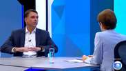 Fl&aacute;vio Bolsonaro cita neg&oacute;cios da Globo com Vorcaro e &eacute; rebatido por Renata Lo Prete durante sabatina