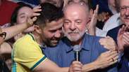 Lula falou primeiro para &lsquo;soldados&rsquo; de Janones ap&oacute;s ser reeleito presidente: &lsquo;N&atilde;o pode parar&rsquo;