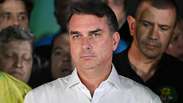 Fl&aacute;vio Bolsonaro chega aos EUA com mulher e filhas ap&oacute;s derrota nas urnas; governo Trump conceder&aacute; vistos