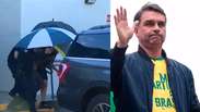 Fl&aacute;vio Bolsonaro e fam&iacute;lia deixam aeroporto nos EUA sob guarda-chuvas para evitar a imprensa