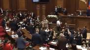 Briga generalizada tem socos e cadeira arremessada no Parlamento da Arm&ecirc;nia