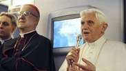 Papa critica uso da camisinha em viagem à África