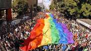 Parada Gay reúne milhões na Avenida Paulista