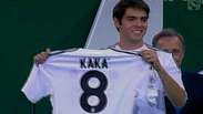Kaká recebe a camisa 8 do Real Madrid