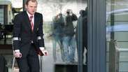 Rooney deixa hotel de muletas e preocupa ingleses