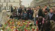 Multidão reza após morte de presidente polonês