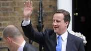 Cameron irá negociar com Clegg para formar coalizão