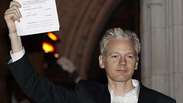Julian Assange é solto após 9 dias preso em Londres
