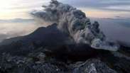 Vulcão entra em erupção no Japão e deixa país em alerta
