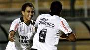 Corinthians vence e assume a liderança do Campeonato