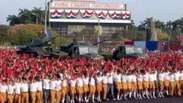 Cuba faz desfile militar para marcar 50 anos de invasão