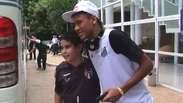 São-paulino pega autógrafo de Neymar, mas torce por Ceni
