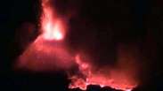 Vídeo flagra vulcão lançando lava em jatos de 250 m de altura