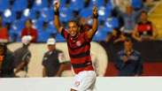 Ronaldinho sai do banco e dá vitória ao Flamengo