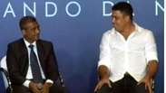 Emocionado, Romário comemora doação de ingressos da Copa
