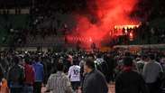 Partida de futebol no Egito acaba em tragédia; veja