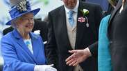 Elizabeth II comemora Jubileu assistindo corrida de cavalos