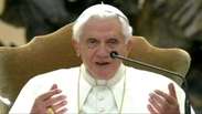 Papa indica que viverá isolado após renunciar