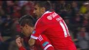 Benfica perde gols mas vence Beira-Mar e assume liderança