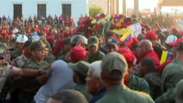 Funeral de Chávez é marcado por tumultos