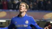 Fernando Torres chuta cruzado e faz o terceiro do Chelsea