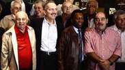 Com Pelé, campeões mundiais homenageiam ministro em almoço
