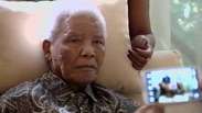 Nelson Mandela reaparece na TV e ganha visita do presidente