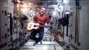 Astronauta faz clipe de Bowie na ISS