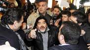 Maradona briga e xinga jornalista na Argentina; veja