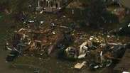 Tornado destrói casas e prédios em Oklahoma, nos EUA