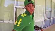 Câmera segue movimentos de Neymar durante coletiva; veja