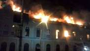 Incêndio atinge prédio histórico no centro de Porto Alegre