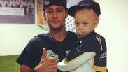 Neymar reaparece no Santos com filho em novo vestiário; veja