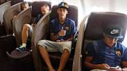 Neymar e Messi chegam a Tel Aviv em missão de paz