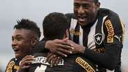 Botafogo vence a Portuguesa por 3 a 1 e retoma liderança