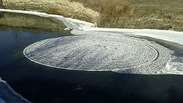 Veja movimento de raro disco de gelo flagrado em rio