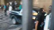 RJ: manifestante bate boca com passageiro; polícia usa bombas de gás contra protesto