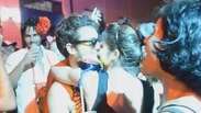 Ator da Globo é flagrado aos beijos no Carnaval do Rio