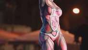 Vídeo mostra resultado de pintura feita em corpo nu de mulher