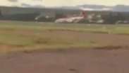Vídeo mostra momento em que avião pousa de 'barriga' em Brasília