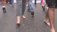 Descalços, venezuelanos marcham pelo fim do 'sofrimento do país'