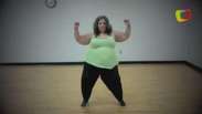 Mulher de 159 kg dança de ‘Beijinho no Ombro’ a ‘Lepo Lepo’