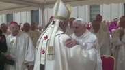 João Paulo II e João XXIII são declarados santos