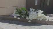 Espanha homenageia jovens sequestradas na Nigéria com flores